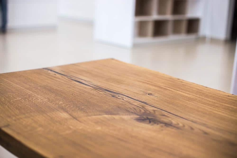 découvrez nos conseils pratiques et astuces pour restaurer une table en bois. apprenez à redonner vie à votre meuble grâce à des techniques de ponçage, de finition et de traitement. transformez votre table en bois en un élément central de votre décoration intérieure.