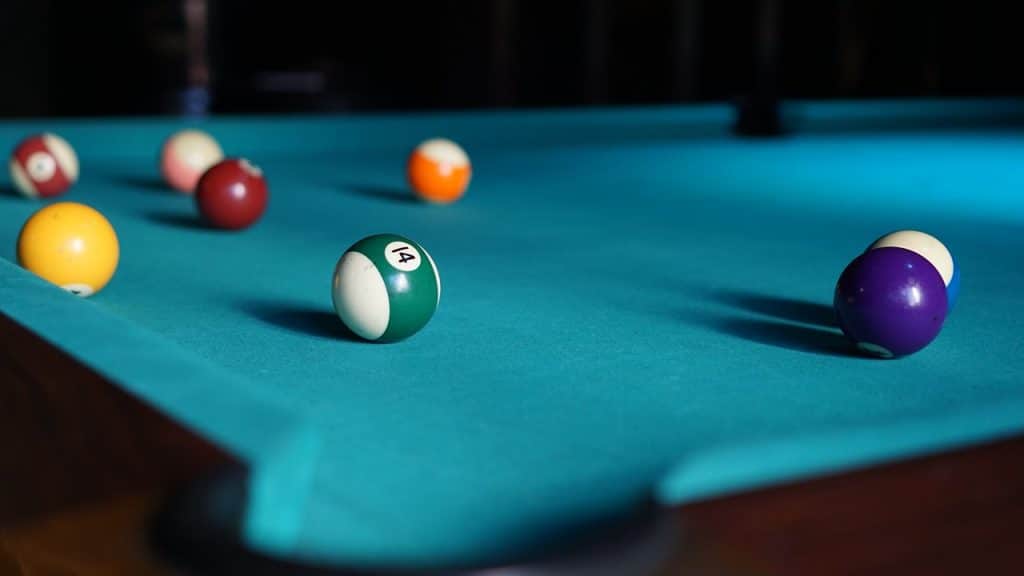 Comment refaire un tapis de billard : guide étape par étape